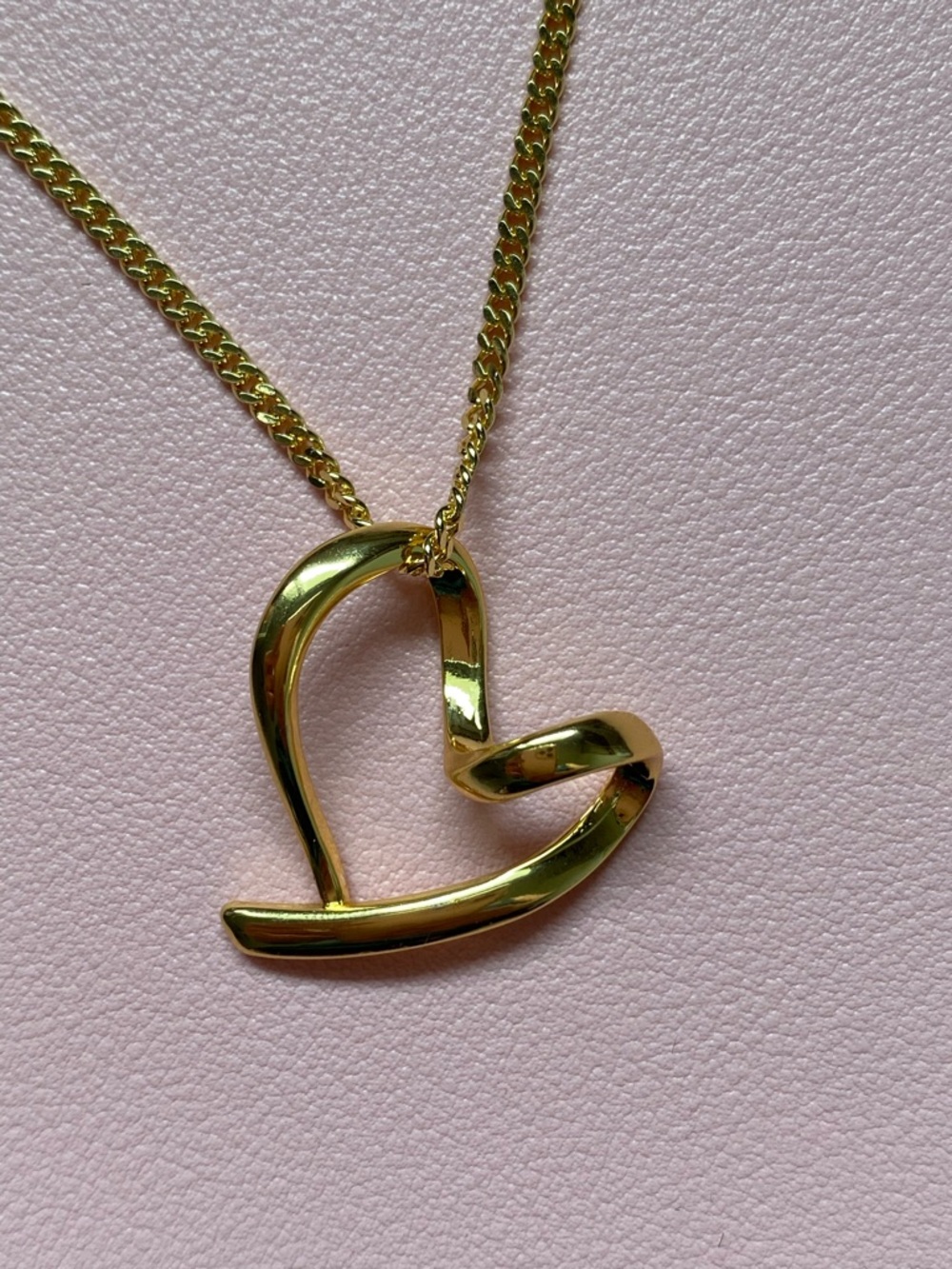 Open Heart Pendant Necklace - Elegant Women's Fashion Jewelry